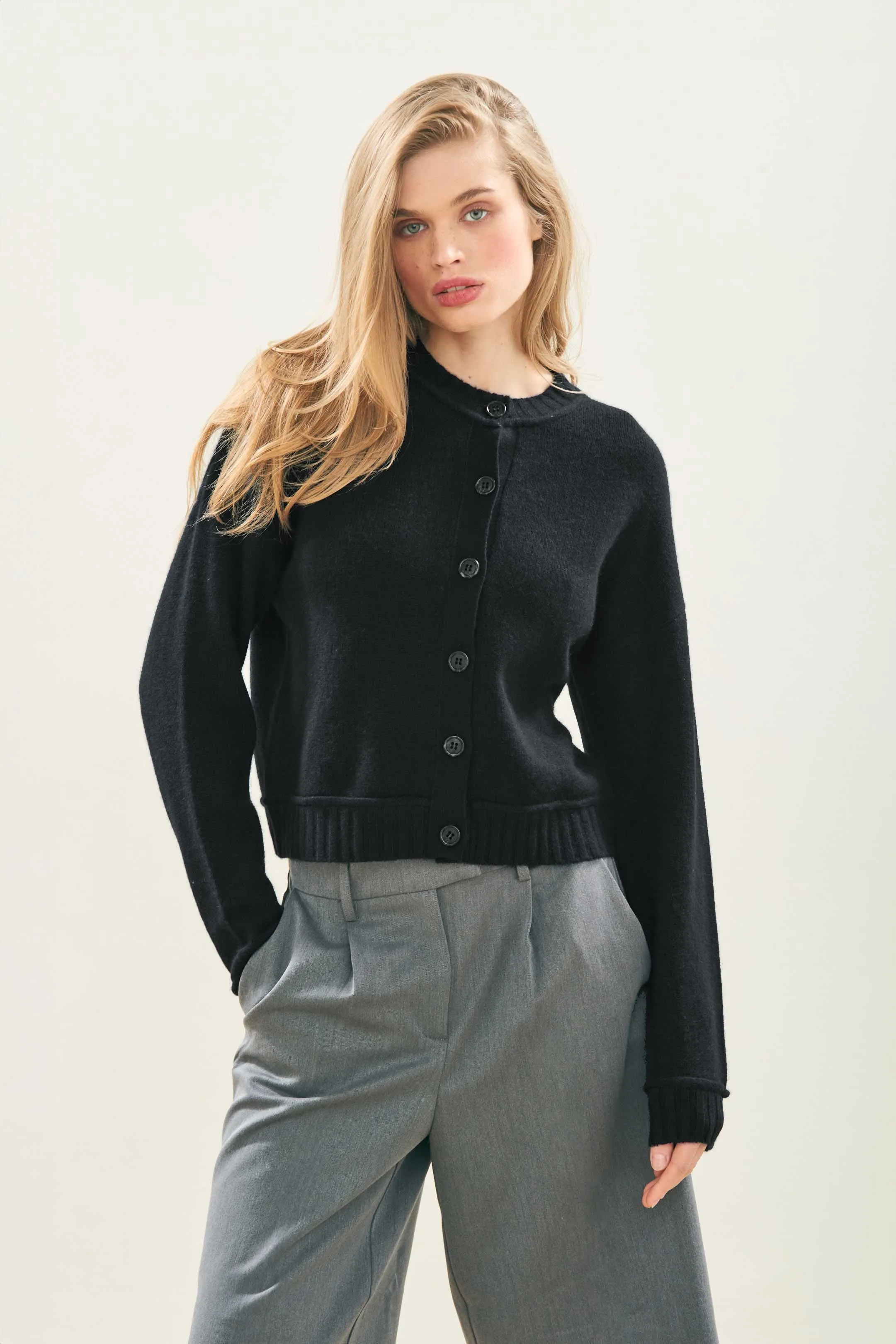 Cashmere Boxy Crew Cardigan in Black