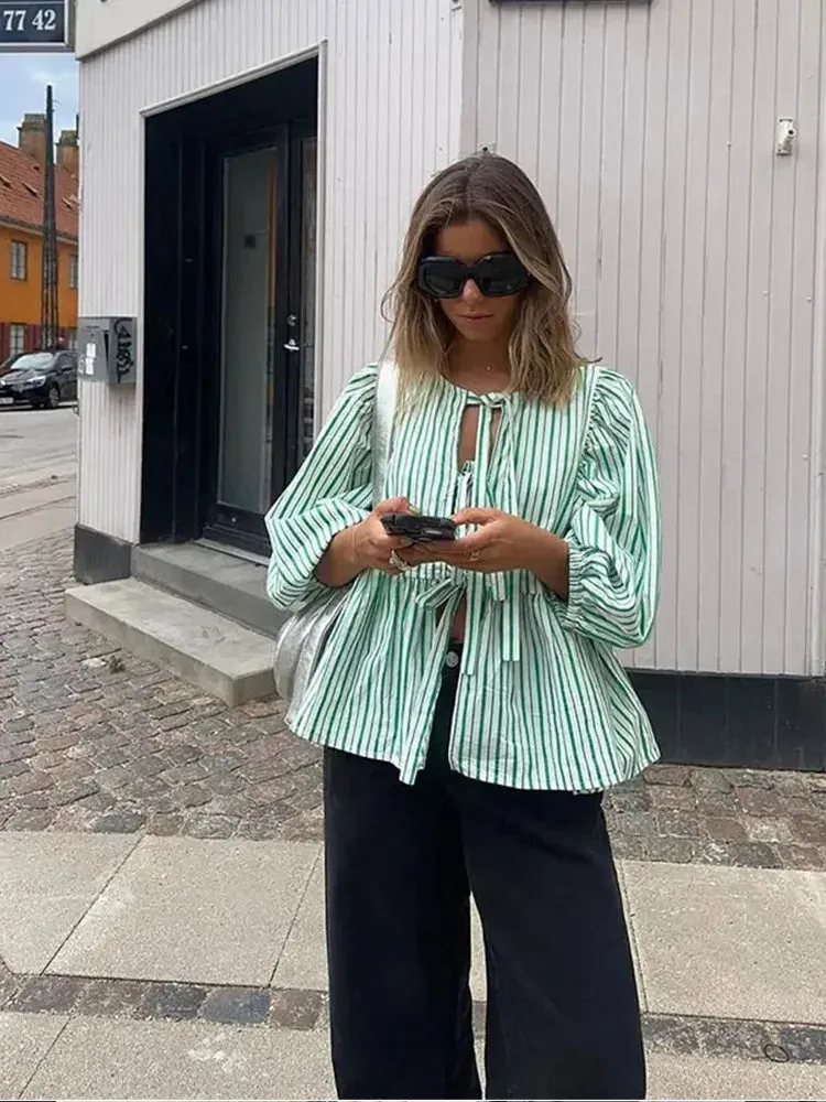 Elegante Blouse Met Strik - Vrouwelijke Stijl en Comfort Gecombineerd